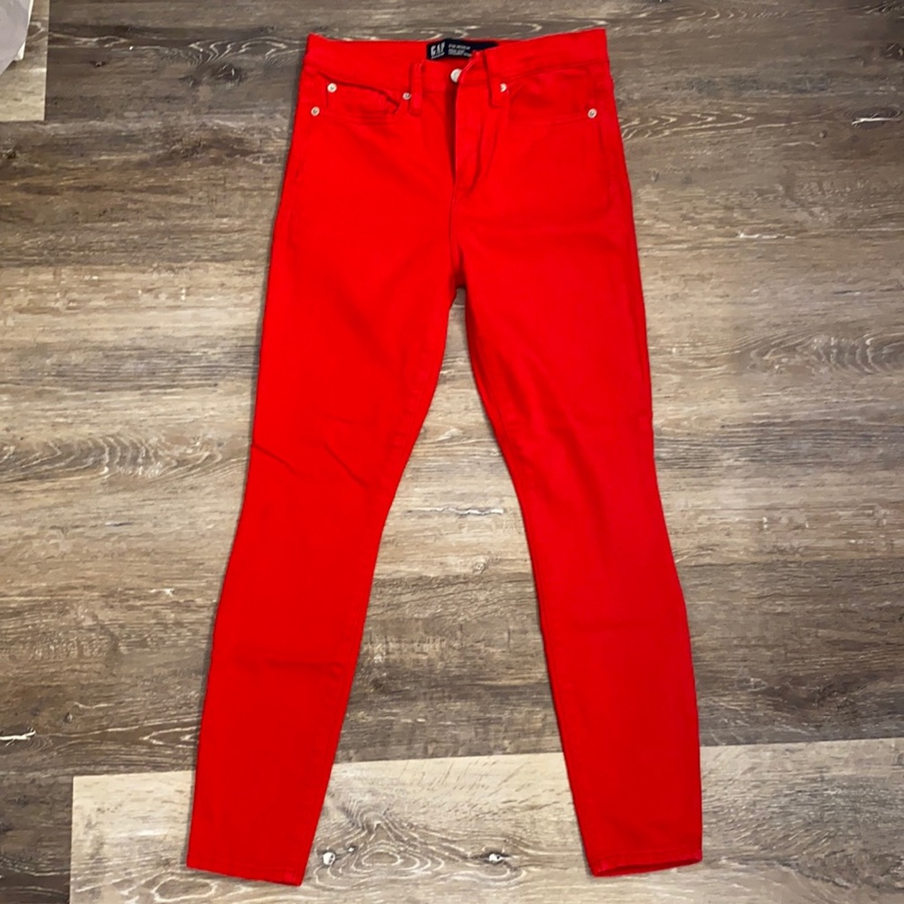 Women’s red gap legging jeans. Size 2/26